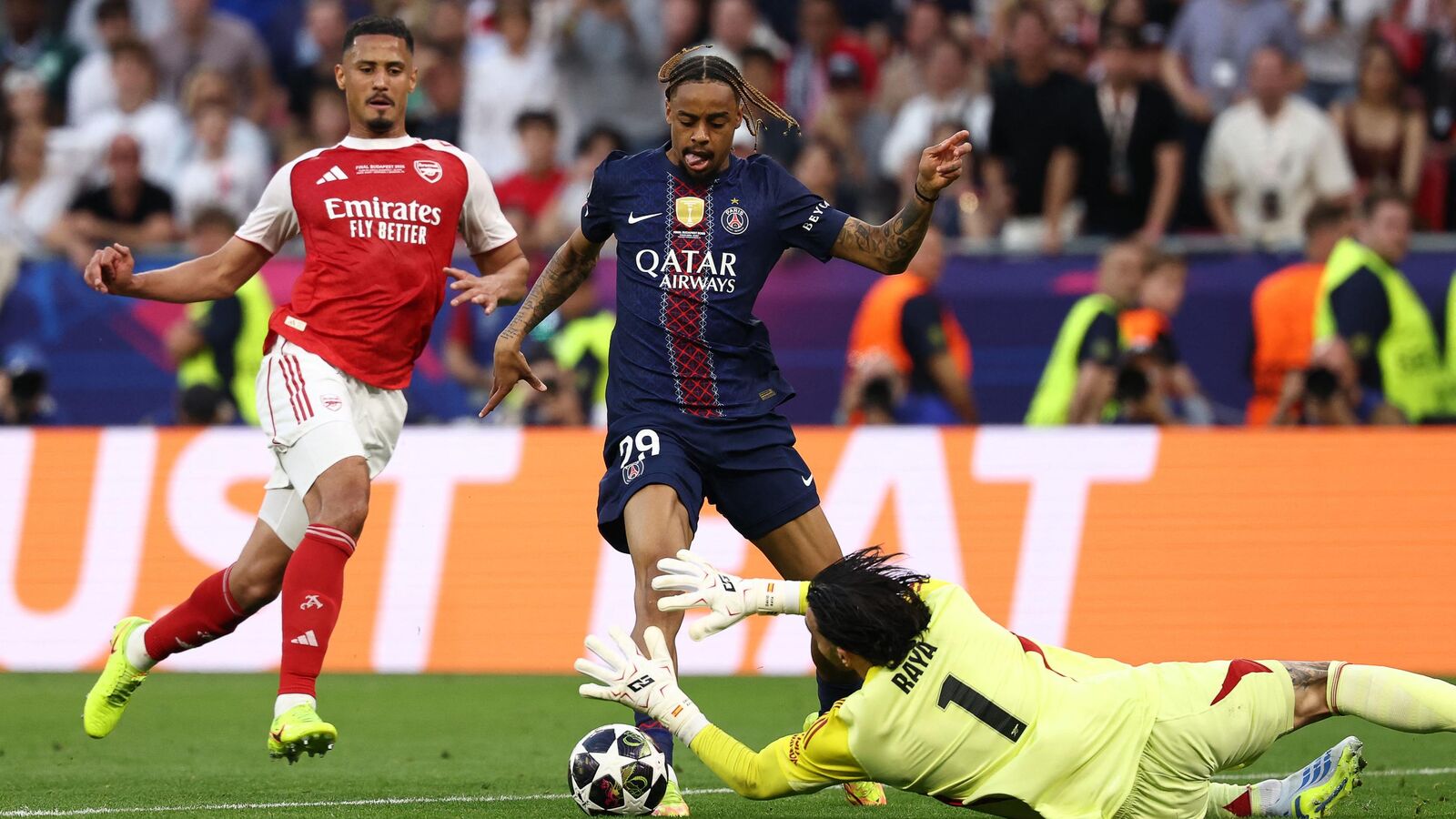 Bradley Barcola transforme ses ratés en victoire : la réplique malicieuse du PSG