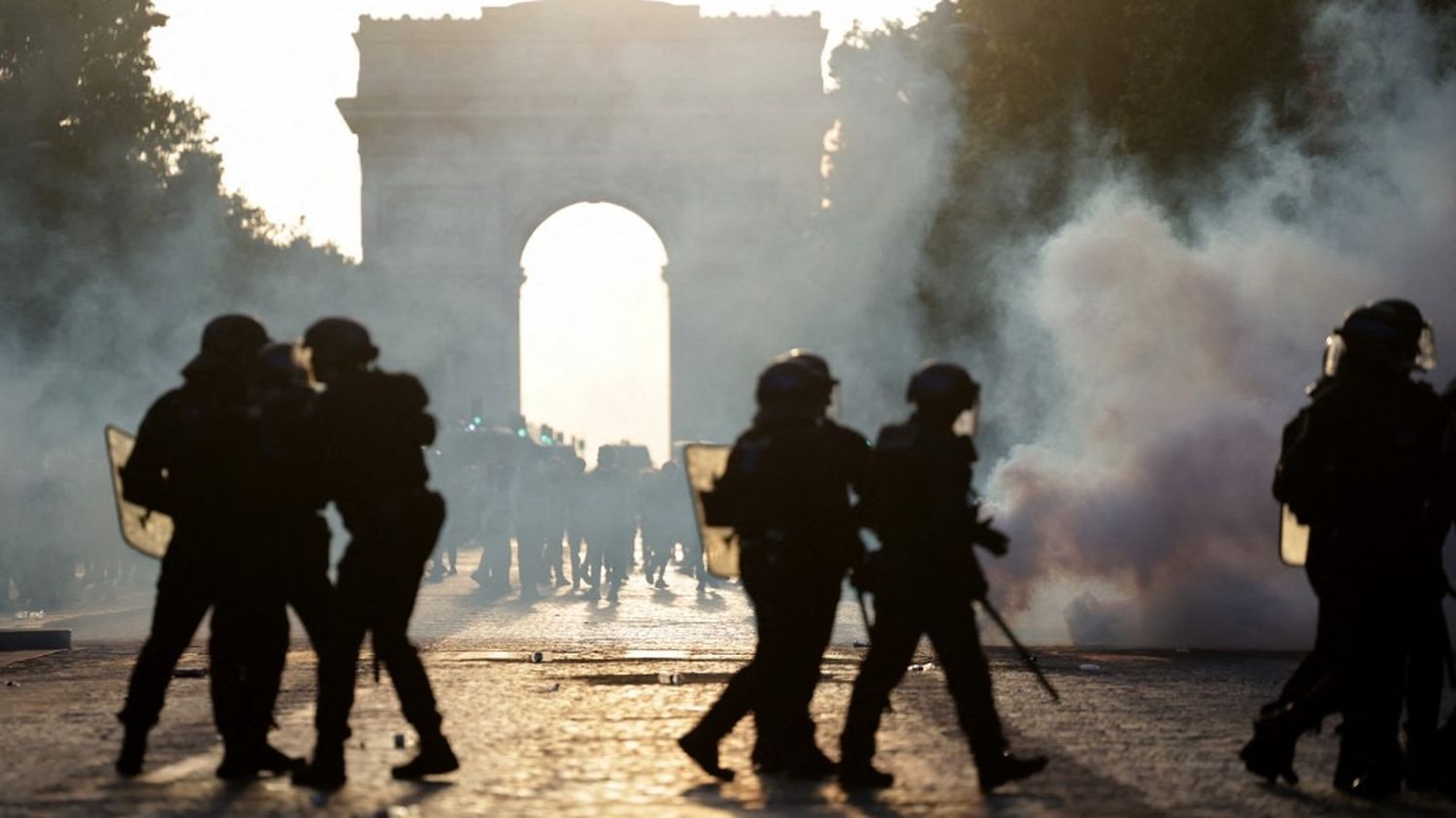 Débordements après la victoire du psg : près de 800 interpellations en France