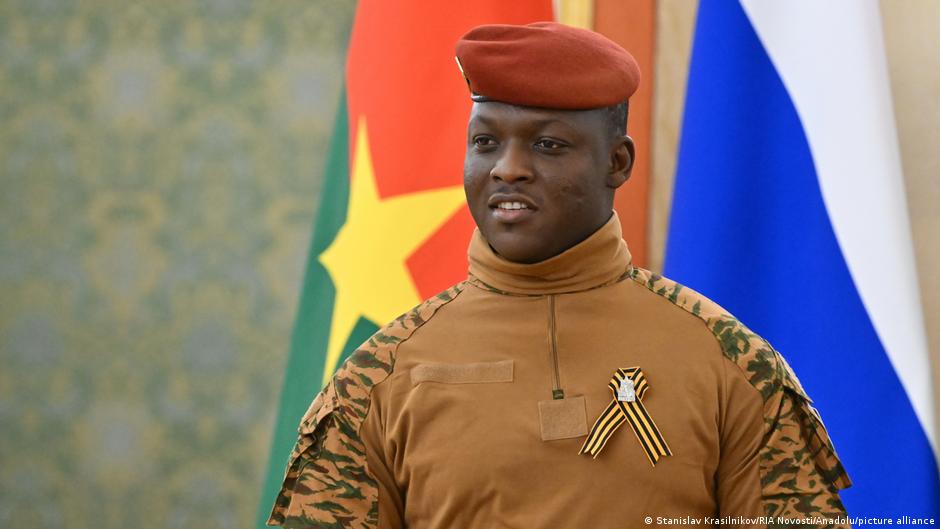 Libertés restreintes au Burkina : quand la junte musèle critiques et contestations