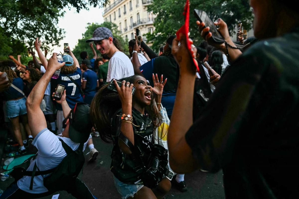 Paris en liesse après le sacre du psg : scènes de joie et tensions policières