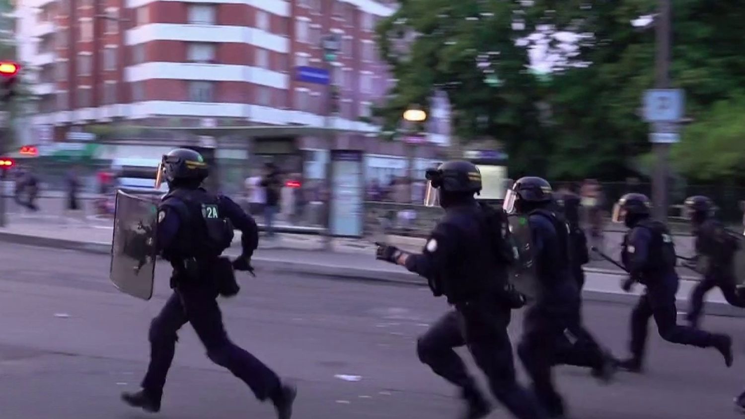Célébrations du psg : des scènes de violence et 780 interpellations en France