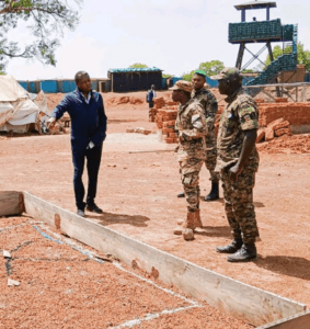 Faure Gnassingbé échange avec les militaires de l'opération Koundjoaré