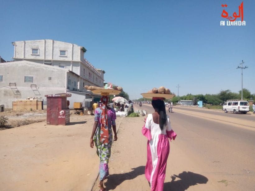 Tchad : vendeuses ambulantes et enfants dans les marchés