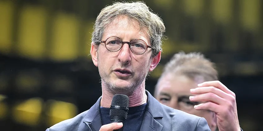 Ariel Weil lors d'une tribune sur les droits LGBTQ+ au Sénégal