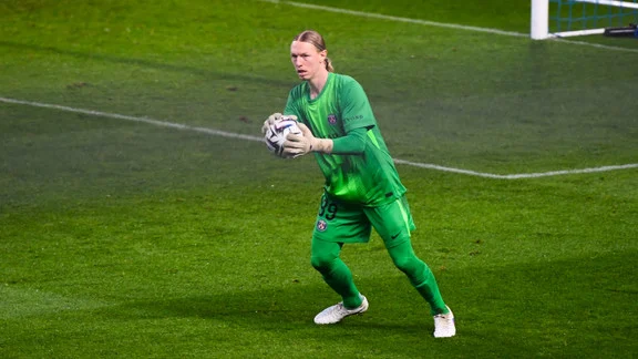 Matvey Safonov, gardien du Paris Saint-Germain, en action