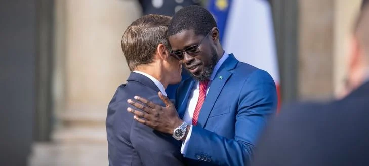 Coopération franco-sénégalaise : Macron s’engage face aux défis financiers du Sénégal Rencontre entre Bassirou Diomaye Faye et Emmanuel Macron lors d’un sommet bilatéral