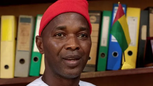 Fernando Dias, candidat à la présidence de Guinée-Bissau, porte un chapeau rouge