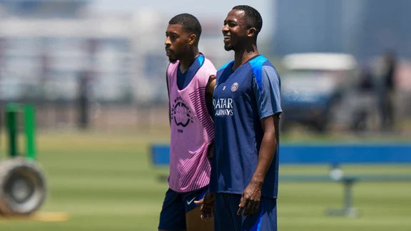 Presnel Kimpembe et Willian Pacho en action avec le maillot du PSG