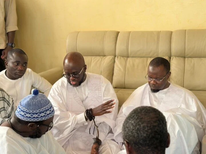 Ousmane Sonko en larmes lors de son hommage à Serigne Cheikh Saliou Mbacké à Touba