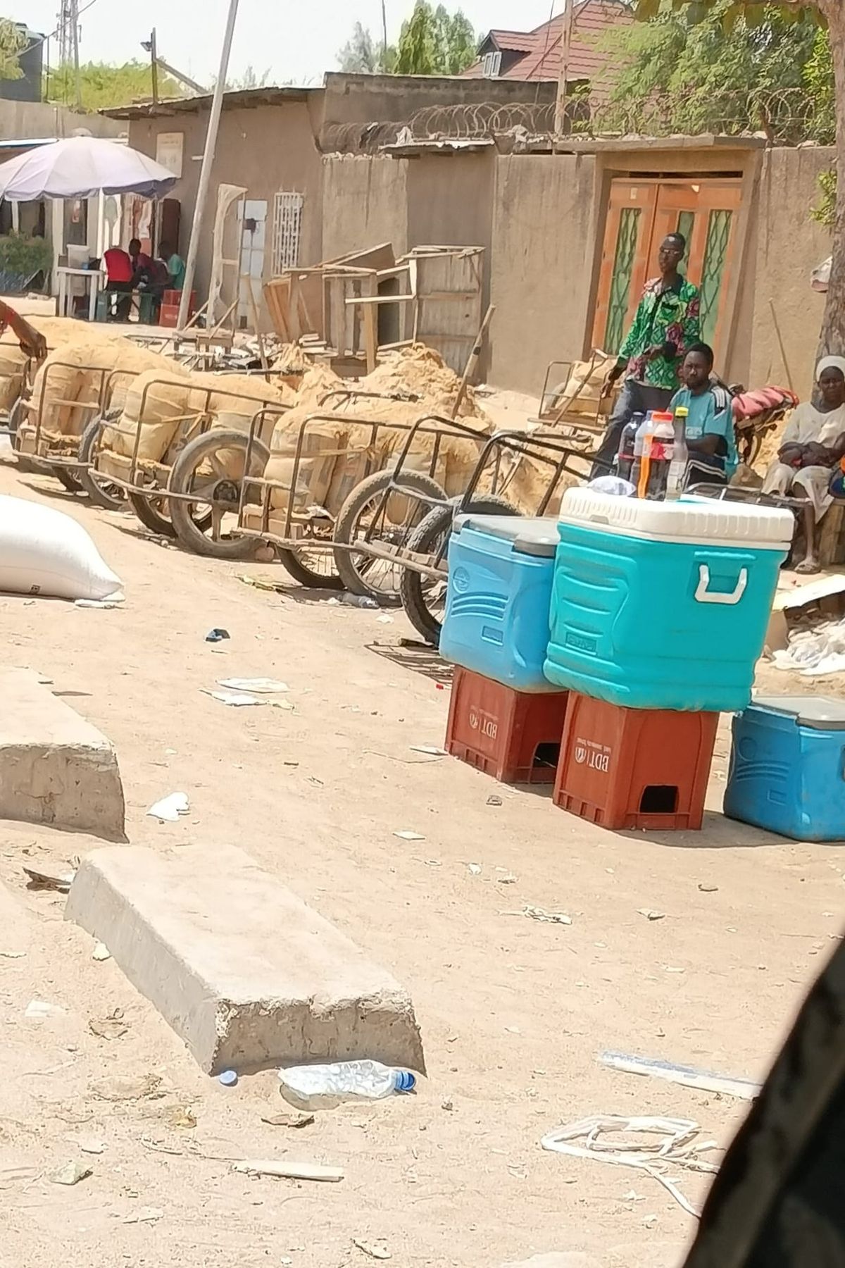 N'Djamena : le commerce du sable, ultime refuge des jeunes sans emploi