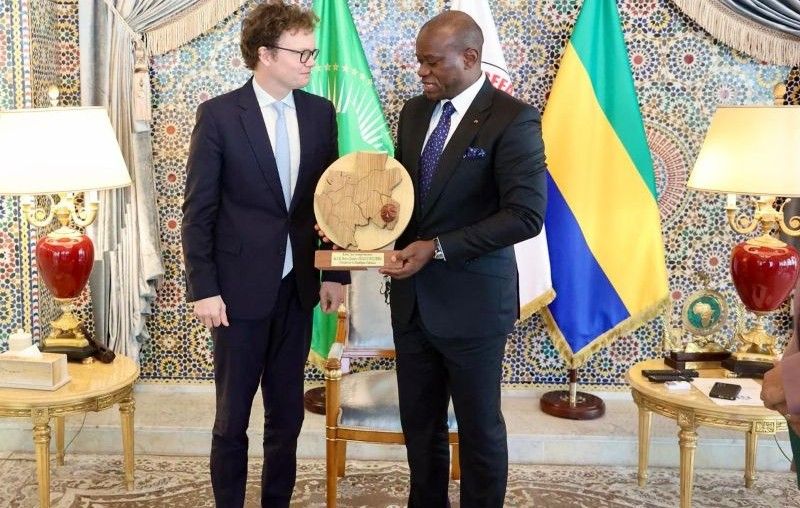 Le président Oligui Nguema et Simon Day au Palais présidentiel