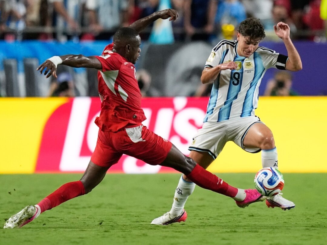 Julian Alvarez marque le 2-1 pour l'Argentine lors du match contre la Suisse
