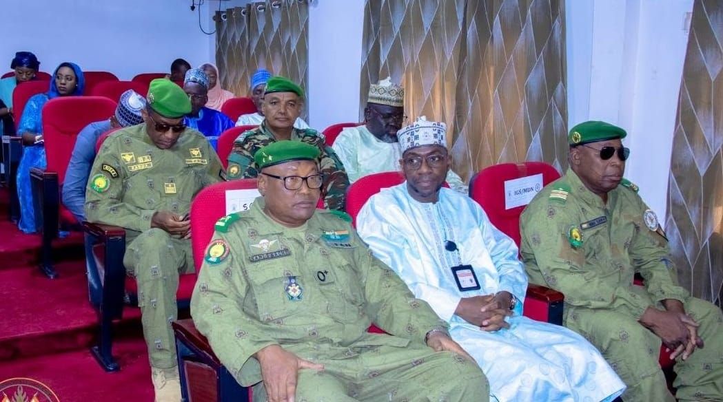 Formation militaire au Niger : des attachés de défense en session d'apprentissage