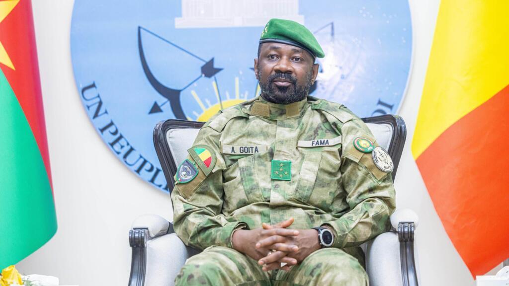 Le président de transition au Mali, le général Assimi Goïta, lors d'un sommet de l'Alliance des États du Sahel en décembre 2025 à Bamako.