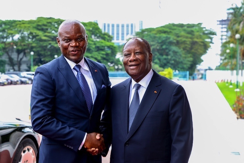 Le président gabonais Brice Clotaire Oligui Nguema aux côtés du président ivoirien Alassane Ouattara