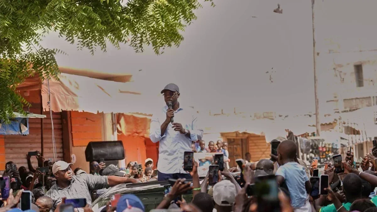 Ousmane Sonko s'adresse à la foule des militants de Pastef à Bargny