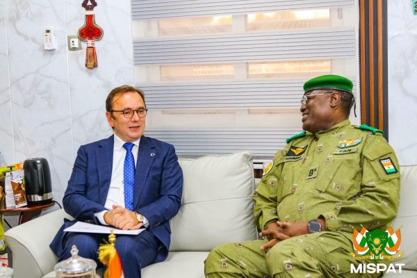 Rencontre diplomatique nigéro-turque : toumba et l’ambassadeur özgür arslan scellent un partenariat stratégique