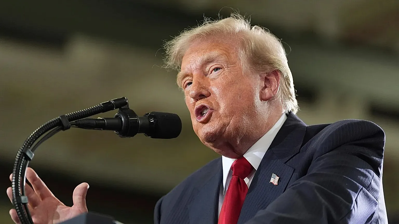 Le président Donald Trump s'exprime lors d'un événement à Milford, dans le Michigan, en juillet 2026