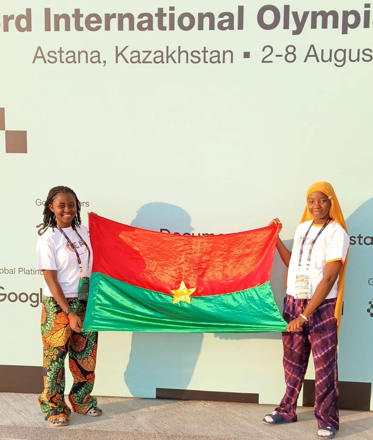 Pascaline Lompo et Madina Toé en entraînement pour l'olympiade de l'IA