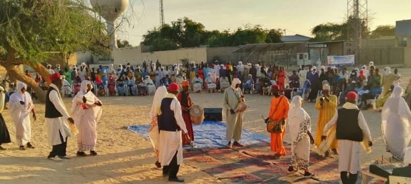 cérémonie de mariage à N'Djamena mêlant traditions tchadiennes et influences soudanaises