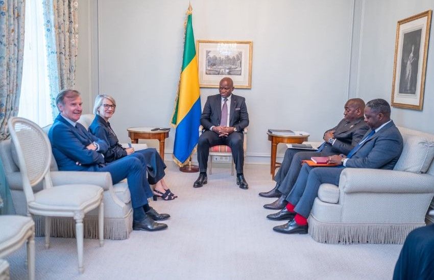 Rencontre entre le président gabonais Oligui Nguema et Anne Rigail, directrice générale d'Air France