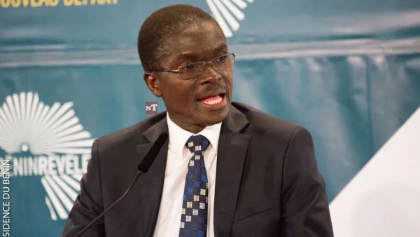 Portrait de Lazare Sehouéto lors du débat