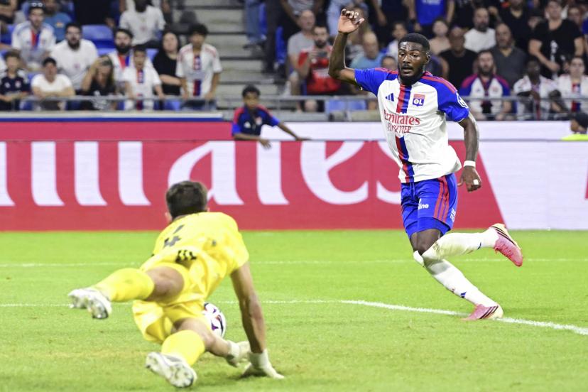 Ainsley Maitland-Niles célébrant son but contre le Sparta Prague en Ligue des champions