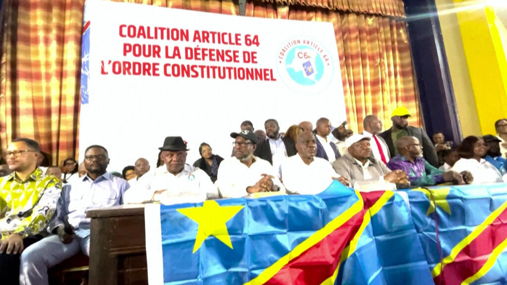 Les leaders de l'opposition de la C64 lors d'une réunion publique à Kinshasa, RDC
