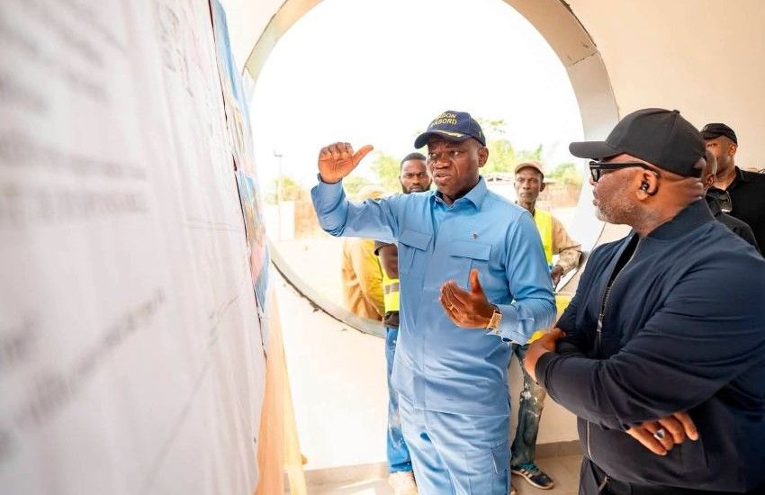 Le président Oligui Nguema inspectant un chantier à Franceville
