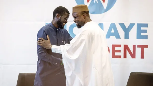 Ousmane Sonko et Diomaye Faye en discussion